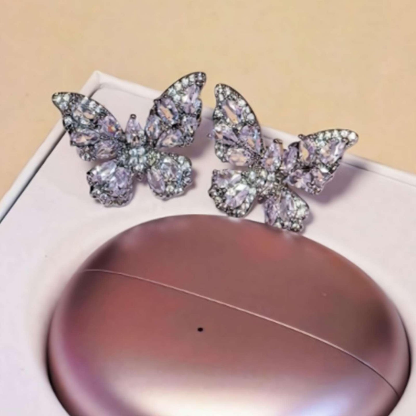 🔥Last Day 49%Off-Crystal Butterfly Wireless Clip-On Earphones – Glam Meets Tech